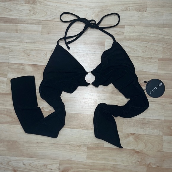 White Fox Boutique Tops - NEW White Fox Halter Top